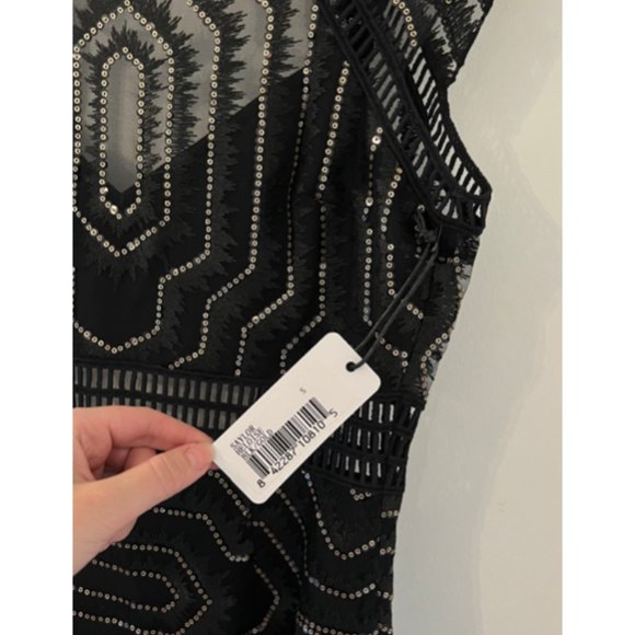 Saylor Heloise Art Deco Embellished and Sequined dress in black and gold - Picture 5 of 8